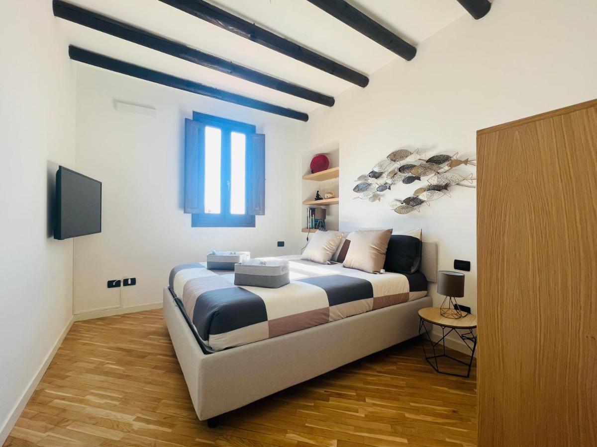Suite "Le Vele" In The Heart Of The City Cagliari Exterior foto